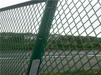 四川省桃園至（川陜界）至巴中高速公路JA1標(biāo)防拋網(wǎng)材料順利供貨完成